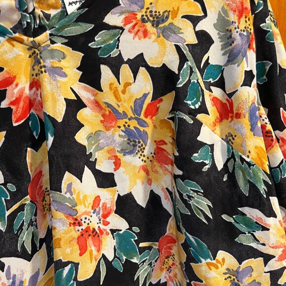 Ava & Viv 2X Black Floral Puff Sleeve Blouse – Vibrant Yellow & Red Sunflowers - Picture 14 of 15